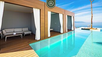 Luxury Corner Unit With Breataking Ocean Views