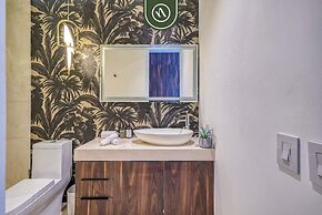 Luxury Corner Unit With Breataking Ocean Views