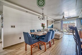 3BR Condo With Private Balcony - Pool - Marina`