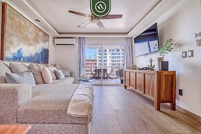 3BR Condo With Private Balcony - Pool - Marina`