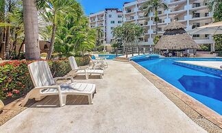3BR Condo With Private Balcony - Pool - Marina`