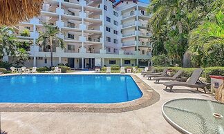 3BR Condo With Private Balcony - Pool - Marina`