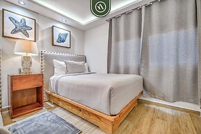 3BR Condo With Private Balcony - Pool - Marina`