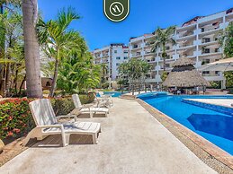 3BR Condo With Private Balcony - Pool - Marina