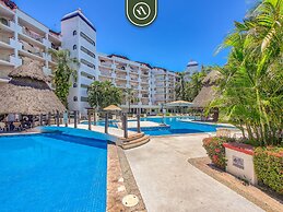 3BR Condo With Private Balcony - Pool - Marina