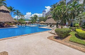 3BR Condo With Private Balcony - Pool - Marina`