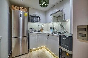 3BR Condo With Private Balcony - Pool - Marina`