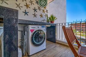 3BR Condo With Private Balcony - Pool - Marina`