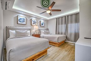 3BR Condo With Private Balcony - Pool - Marina`
