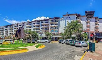 3BR Condo With Private Balcony - Pool - Marina`