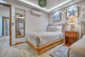 3BR Condo With Private Balcony - Pool - Marina`