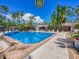 3BR Condo With Private Balcony - Pool - Marina