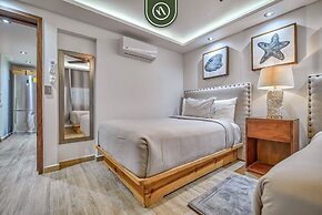 3BR Condo With Private Balcony - Pool - Marina