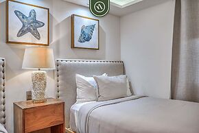 3BR Condo With Private Balcony - Pool - Marina`