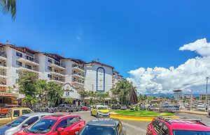 3BR Condo With Private Balcony - Pool - Marina`
