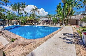 3BR Condo With Private Balcony - Pool - Marina`