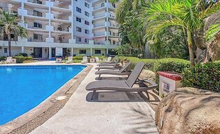 3BR Condo With Private Balcony - Pool - Marina`