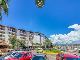 3BR Condo With Private Balcony - Pool - Marina