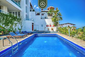 Corner 2 BR Condo - Spectacular Oceanview Sunsets