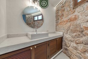 Oceanview 2 BR Unit- Steps Away From Beach - Pool