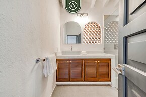 Oceanview 2 BR Unit- Steps Away From Beach - Pool
