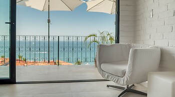 Oceanview 2 BR Unit- Steps Away From Beach - Pool
