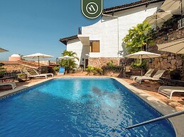 Oceanview 2 BR Unit- Steps Away From Beach - Pool