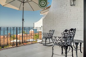 Oceanview 2 BR Unit- Steps Away From Beach - Pool