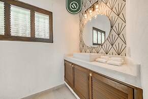 Oceanview 2 BR Unit- Steps Away From Beach - Pool