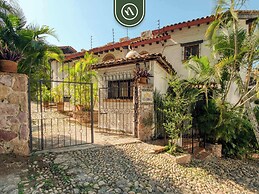 Oceanview 2 BR Unit- Steps Away From Beach - Pool