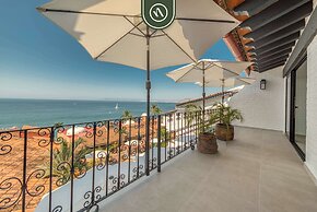 Oceanview 2 BR Unit- Steps Away From Beach - Pool