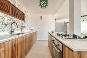 Oceanview 2 BR Unit- Steps Away From Beach - Pool