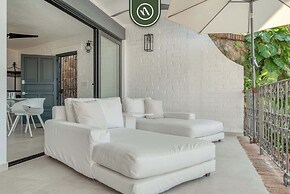 Oceanview 2 BR Unit- Steps Away From Beach - Pool