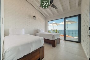 Oceanview 2 BR Unit- Steps Away From Beach - Pool