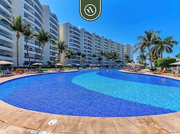 Oceanfron 4 BR Condo - Beach - Wyndham Pool