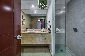 Oceanfron 4 BR Condo - Beach - Wyndham Pool