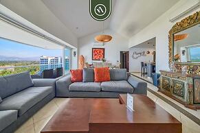 Oceanfron 4 BR Condo - Beach - Wyndham Pool