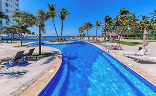 Oceanfron 4 BR Condo - Beach - Wyndham Pool