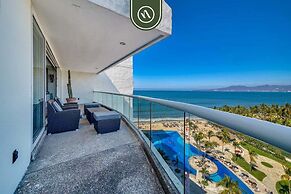 Oceanfron 4 BR Condo - Beach - Wyndham Pool