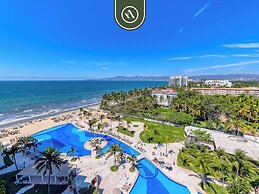 Oceanfron 4 BR Condo - Beach - Wyndham Pool