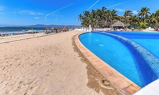 Oceanfron 4 BR Condo - Beach - Wyndham Pool
