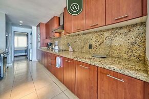 Oceanfron 4 BR Condo - Beach - Wyndham Pool