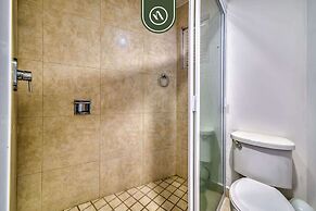 Oceanfron 4 BR Condo - Beach - Wyndham Pool