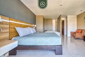 Oceanfron 4 BR Condo - Beach - Wyndham Pool