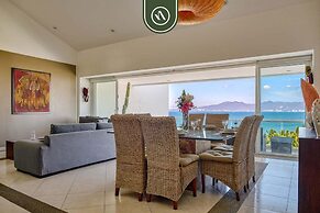 Oceanfron 4 BR Condo - Beach - Wyndham Pool
