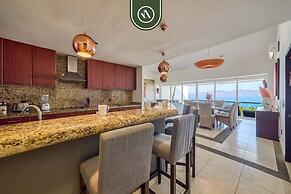 Oceanfron 4 BR Condo - Beach - Wyndham Pool