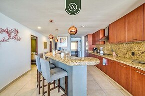 Oceanfron 4 BR Condo - Beach - Wyndham Pool