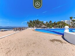 Oceanfron 4 BR Condo - Beach - Wyndham Pool