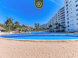 Oceanfron 4 BR Condo - Beach - Wyndham Pool