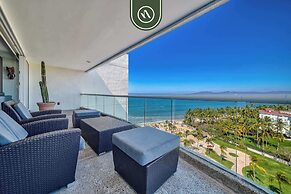 Oceanfron 4 BR Condo - Beach - Wyndham Pool